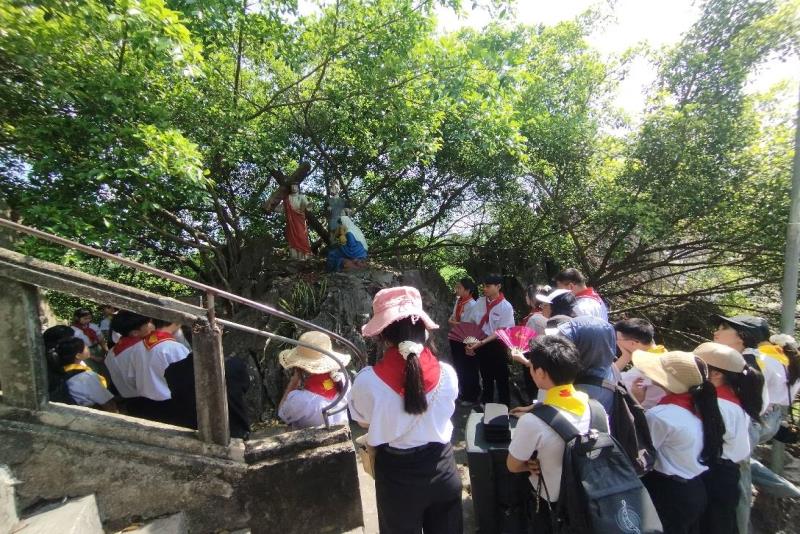 Hành Hương Đến Giáo Xứ Bảo Nham Dấu Ấn Của Đức Mẹ và Thánh Thể
