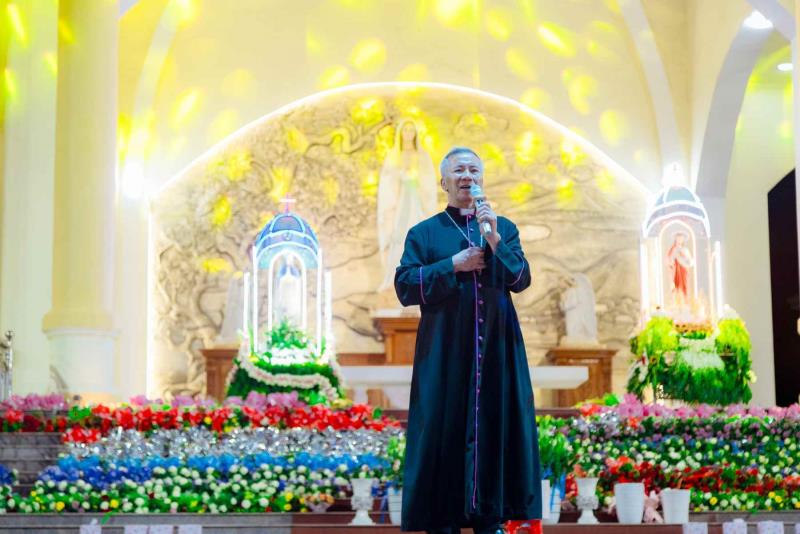 Giáo xứ Bảo Nham: Lung Linh Đêm Cung Nghinh Và Dâng Hoa Kính Mẹ Maria