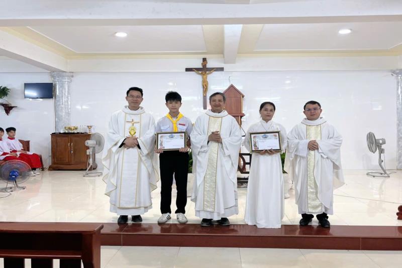 TRAO GIẢI THƯỞNG CUỘC THI NGẮM 15 SỰ THƯƠNG KHÓ CHÚA GIÊSU