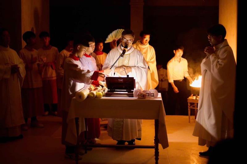 ĐÊM CANH THỨC VƯỢT QUA – ÁNH SÁNG PHỤC SINH BỪNG LÊN TẠI GIÁO XỨ BẢO NHAM